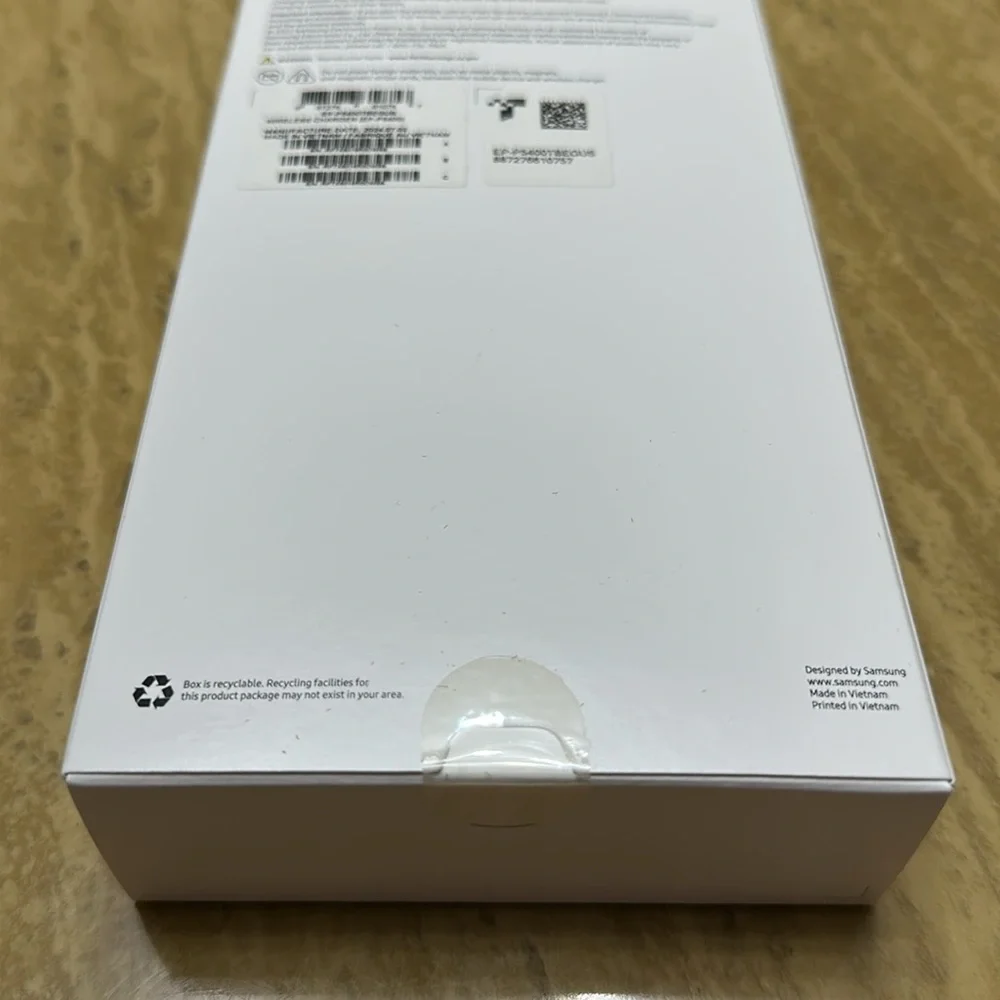 Samsung Super fast wireless charging max 15w Includes power adapter Never opened